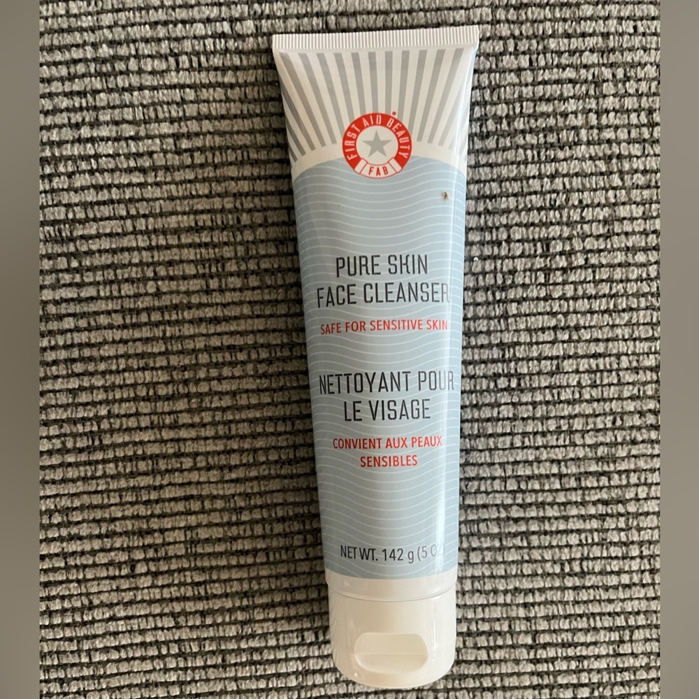 First Aid Beauty Pure Skin Face Cleanser - Blue